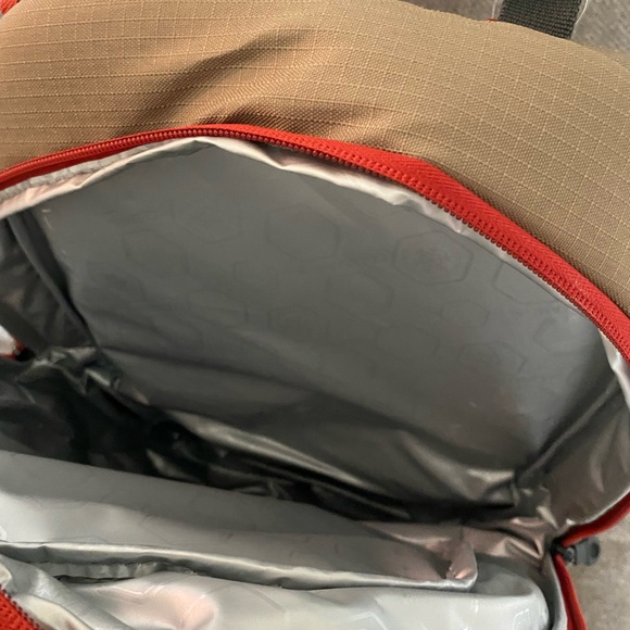 Coleman Glaciere Backpack Cooler Tan and Gray - Picture 6 of 6